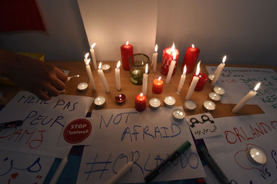 اشعال الشموع فى تونس للتضامن مع ضحايا حادث الملهى الليلى بفلوريدا (7)