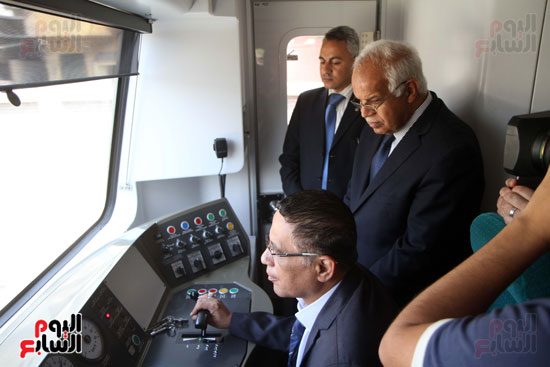 وزير النقل يشهد تدشين القطار المكيف الجديد رقم 16 بالخط الأول للمترو (1)