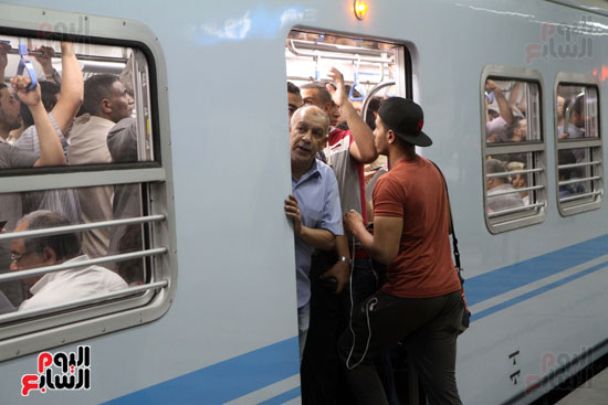 وزير النقل يشهد تدشين القطار المكيف الجديد رقم 16 بالخط الأول للمترو (4)