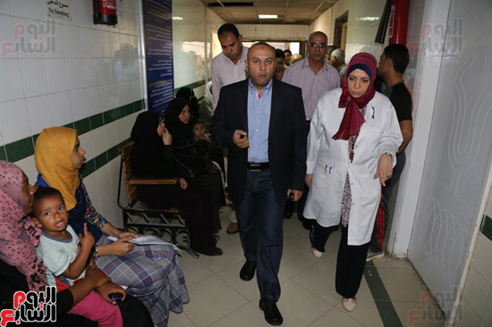 محافظ المنوفية يحيل 146 طبيبا وموظفا للتحقيق بسبب الغياب (15)