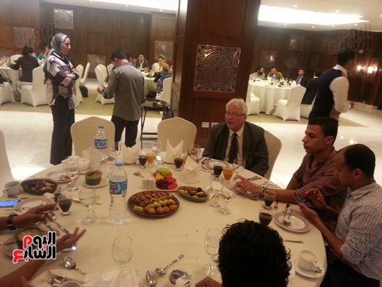 مائدة إفطار للصحفيين (2)