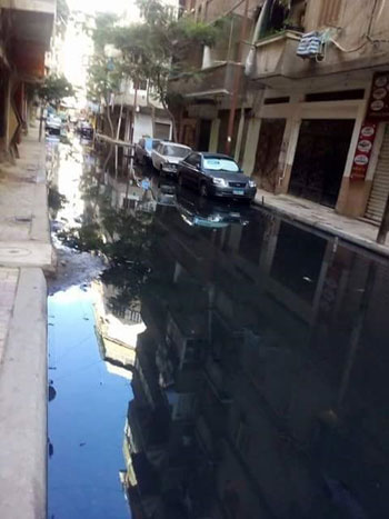 غرق الشوارع بمياه الصرف الصحى (2)