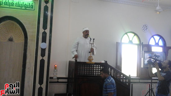 مستشار وزارة الأوقاف يفتتح مسجدا فى أبو كبير بالشرقية (5)