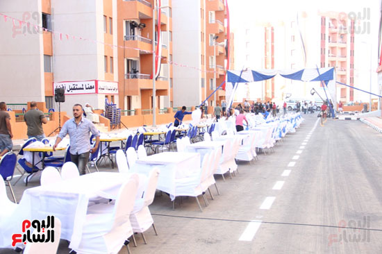 قناة النهار تنظم أول إفطار جماعى لسكان حى الأسمرات بالمقطم (9)
