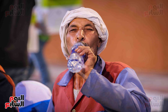 سكان الأسمرات يتناولون إفطار قناة النهار على أنغام الموسيقى (33)