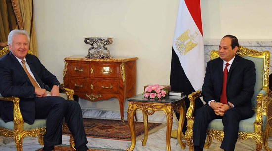 الرئيس عبد الفتاح السيسي مع رئيس جنرال إليكتريك (1)