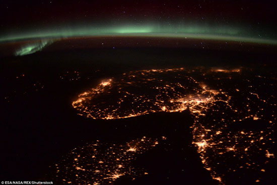 أهم صور التقطها تيم بيك من الفضاء (1)
