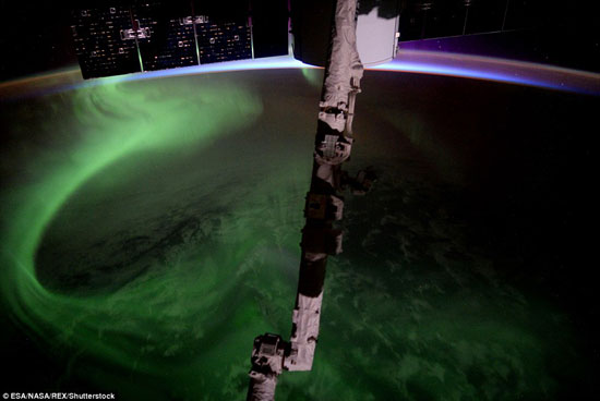 أهم صور التقطها تيم بيك من الفضاء (11)