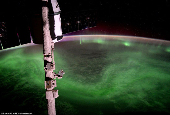 أهم صور التقطها تيم بيك من الفضاء (2)