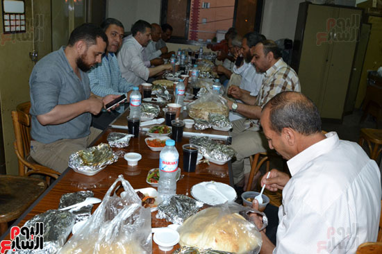 إفطار جماعى بإدارة فوه التعليمية بكفر الشيخ (1)