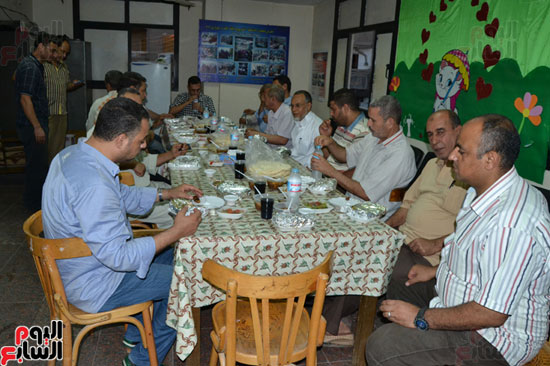 إفطار جماعى بإدارة فوه التعليمية بكفر الشيخ (2)