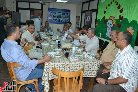 إفطار جماعى بإدارة فوه التعليمية بكفر الشيخ (3)