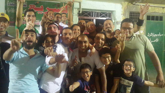 شباب إمبابة ينظمون إفطارا جماعيا لسكان شارع عزبة الصعايدة (3)