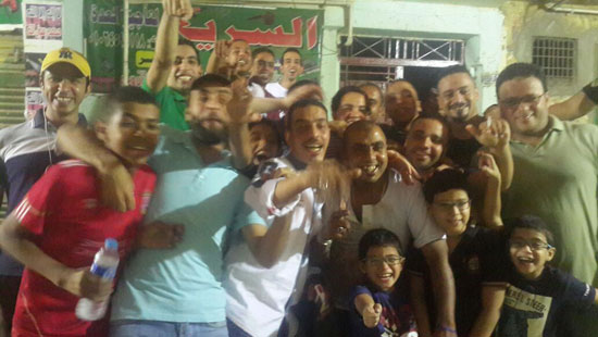 شباب إمبابة ينظمون إفطارا جماعيا لسكان شارع عزبة الصعايدة (4)