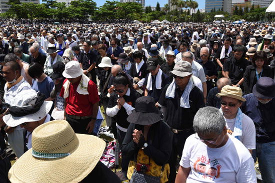 الآلاف يحتجون على القواعد الأمريكية فى أوكيناوا بعد مقتل امرأة يابانية (4)