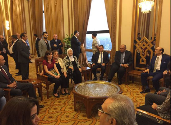استقبال وزير الخارجية سامح شكرى للأسرة السورية (2)