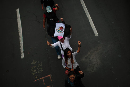 مقتل 3 وإصابة 45 خلال اشتباكات بين محتجين والشرطة فى المكسيك (7)
