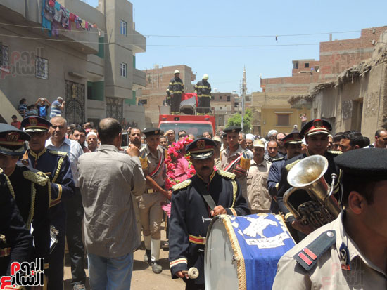 تشييع جثمان أمين شرطة بالدقهلية استشهد فى شمال سيناء (4)