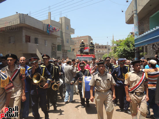 تشييع جثمان أمين شرطة بالدقهلية استشهد فى شمال سيناء (6)