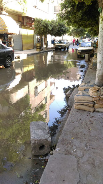  مياه الصرف الصحى تغرق شارع الأصبغ فى منطقة الزيتون (4)