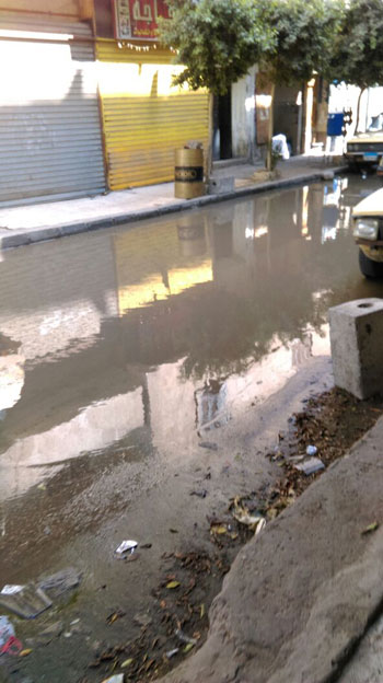  مياه الصرف الصحى تغرق شارع الأصبغ فى منطقة الزيتون (8)