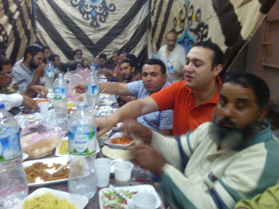 موجه تربية اجتماعية يقيم إفطارا جماعيا بكفر الشيخ (1)