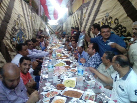 موجه تربية اجتماعية يقيم إفطارا جماعيا بكفر الشيخ (5)