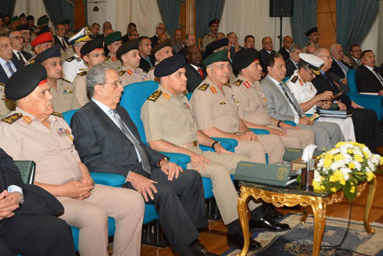وزير الدفاع يشهد تخريج دفعة جديدة من أكاديمية ناصر العسكرية العليا (1)