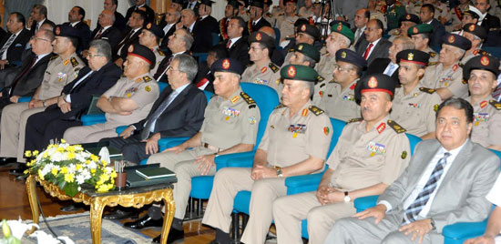 وزير الدفاع يشهد تخريج دفعة جديدة من أكاديمية ناصر العسكرية العليا (8)