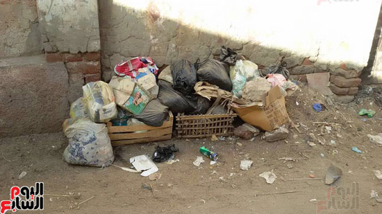 تراكم-أكوام-القمامة-فى-قرية-نشا-بمحافظة-الدقهلية--(1)