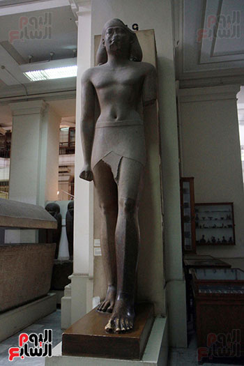 7-تمثال-لملك-مصرى
