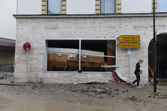 إجلاء الآلاف من محيط نهر ليون فى باريس بسبب الفيضانات (10)