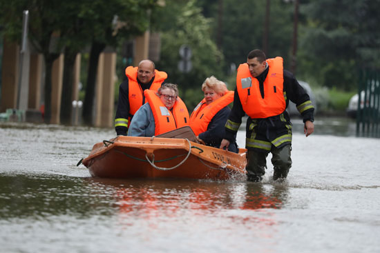 إجلاء الآلاف من محيط نهر ليون فى باريس بسبب الفيضانات (17)