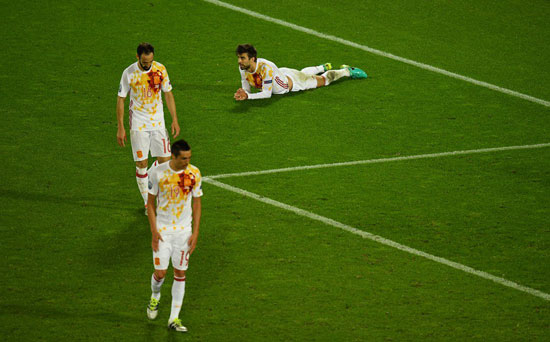 11-الحسرة-على-لاعبى-إسبانيا-بعد-الخسارة-أمام-كرواتيا