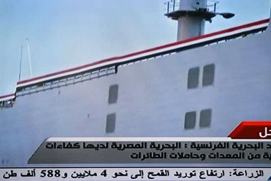 رفع العلم المصرى على حاملة الطائرات اميسترال (21)