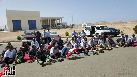 إضراب العاملين بمطار مرسى علم بالبحر الأحمر (1)