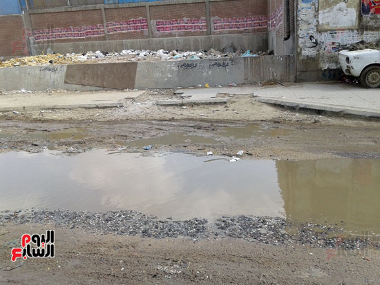 مياه الصرف الصحى تغرق شارع ترعة الزمر (4)