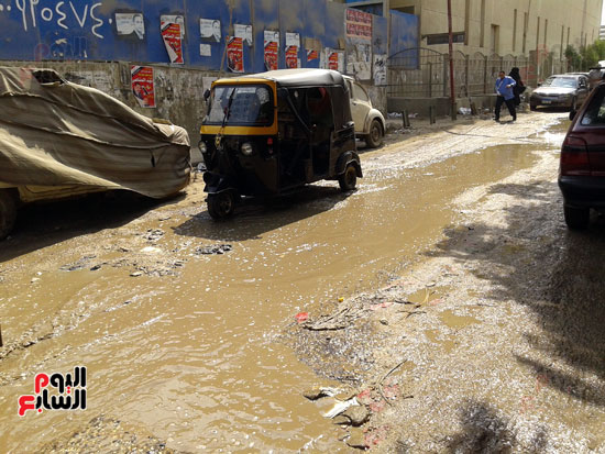 مياه الصرف الصحى تغرق شارع ترعة الزمر (7)