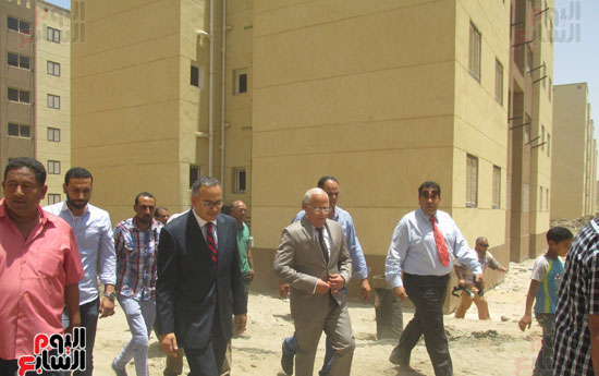 زيارة أحمد درويش نائب وزير السكان للمناطق العشوائية ببور سعيد (6)