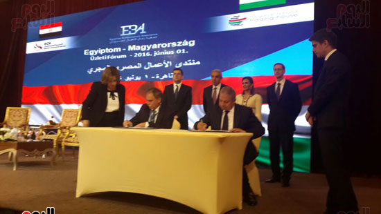 توقيع اتفاقية بين مصر والمجر لتصنيع السيارات (2)