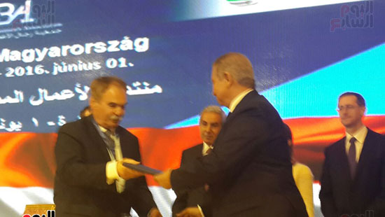 توقيع اتفاقية بين مصر والمجر لتصنيع السيارات (5)
