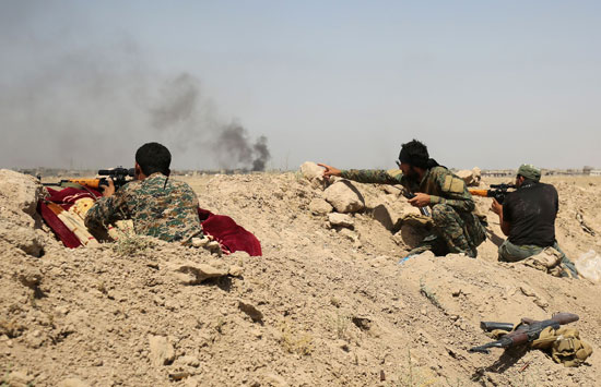 القوات العراقية تقترب من تحرير الفلوجة وتدك معاقل داعش بالصقلاوية (1)