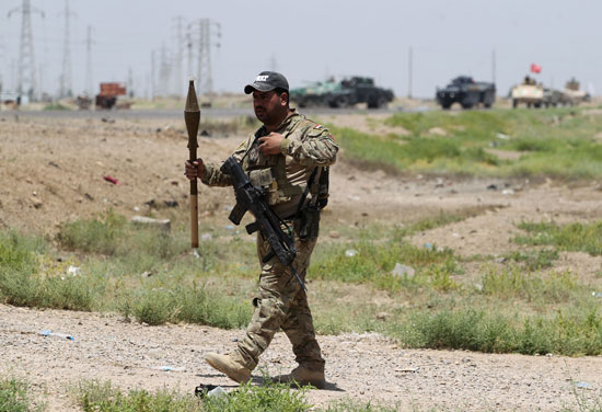 القوات العراقية تقترب من تحرير الفلوجة وتدك معاقل داعش بالصقلاوية (4)