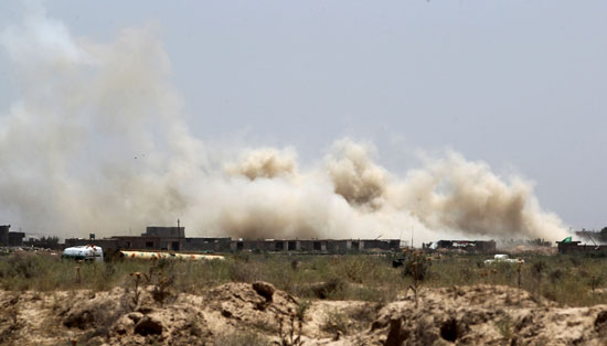 القوات العراقية تقترب من تحرير الفلوجة وتدك معاقل داعش بالصقلاوية (8)