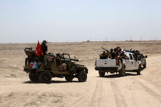 القوات العراقية تقترب من تحرير الفلوجة وتدك معاقل داعش بالصقلاوية (12)