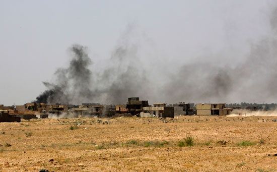 القوات العراقية تقترب من تحرير الفلوجة وتدك معاقل داعش بالصقلاوية (13)