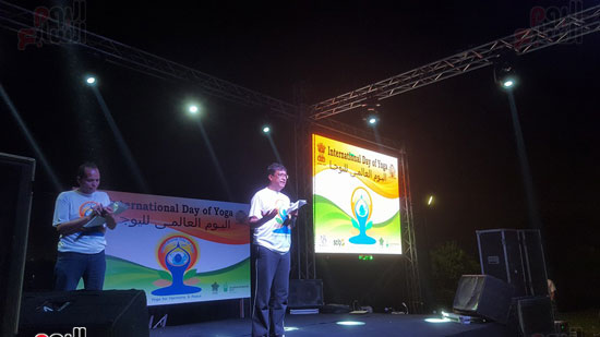 سفير الهند بالقاهرة يحتفل باليوم العالمى لليوجا بحديقة الأزهر (3)
