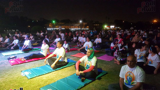 سفير الهند بالقاهرة يحتفل باليوم العالمى لليوجا بحديقة الأزهر (4)