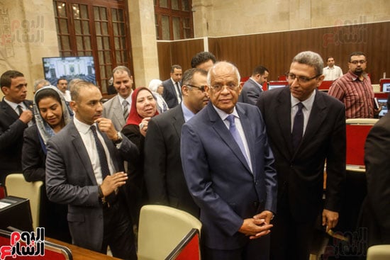 على عبد العال ورئيس شعبة المحررين البرلمانيين يفتتحان المركز الصحفى لمجلس النواب  (10)