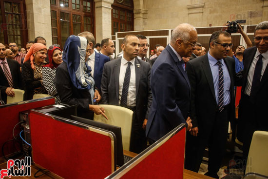 على عبد العال ورئيس شعبة المحررين البرلمانيين يفتتحان المركز الصحفى لمجلس النواب  (6)